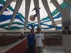 Eu e Maclaren na catedral de Brasília